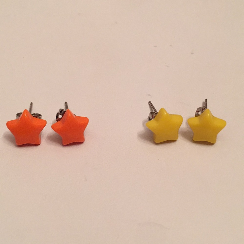 (2) Vintage pairs of star 💫 Earrings